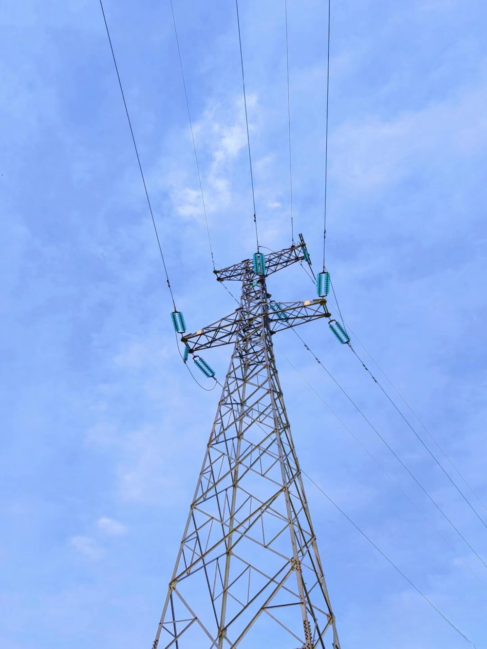 What are the characteristics of Steel monitoring tower?